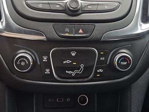 Used 2023 Chevrolet Equinox LT FWD image 14