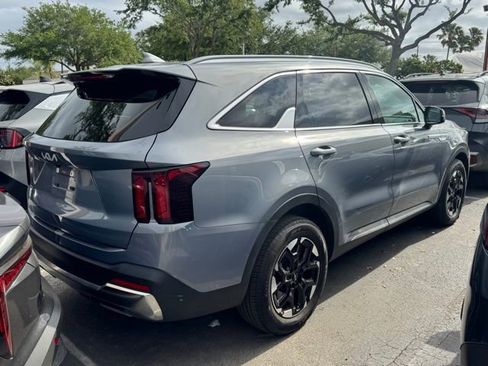 Certified 2024 Kia Sorento S w/ Panoramic Sunroof Package image 4