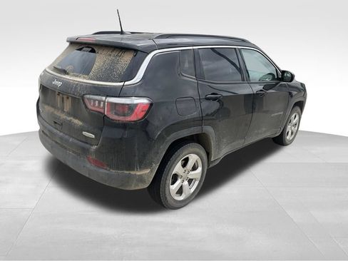 Used 2019 Jeep Compass Latitude w/ Cold Weather Group AWD/4WD image 3