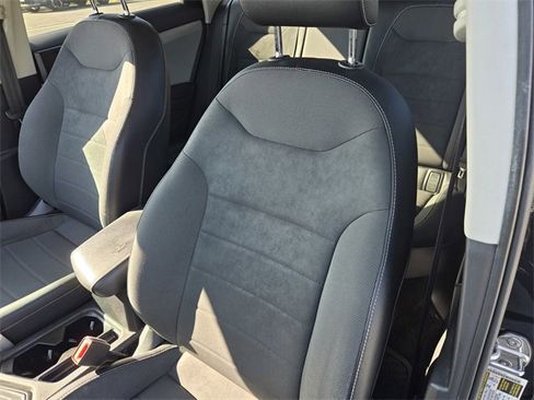 Used 2022 Volkswagen Taos SE w/ Panoramic Sunroof Package image 17