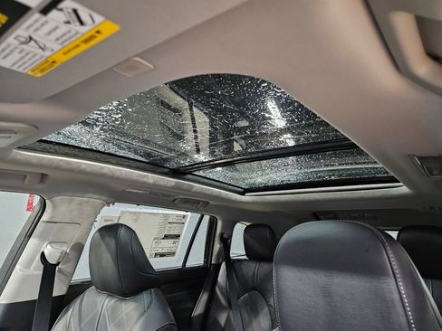 New 2026 Toyota Highlander Platinum AWD/4WD image 13