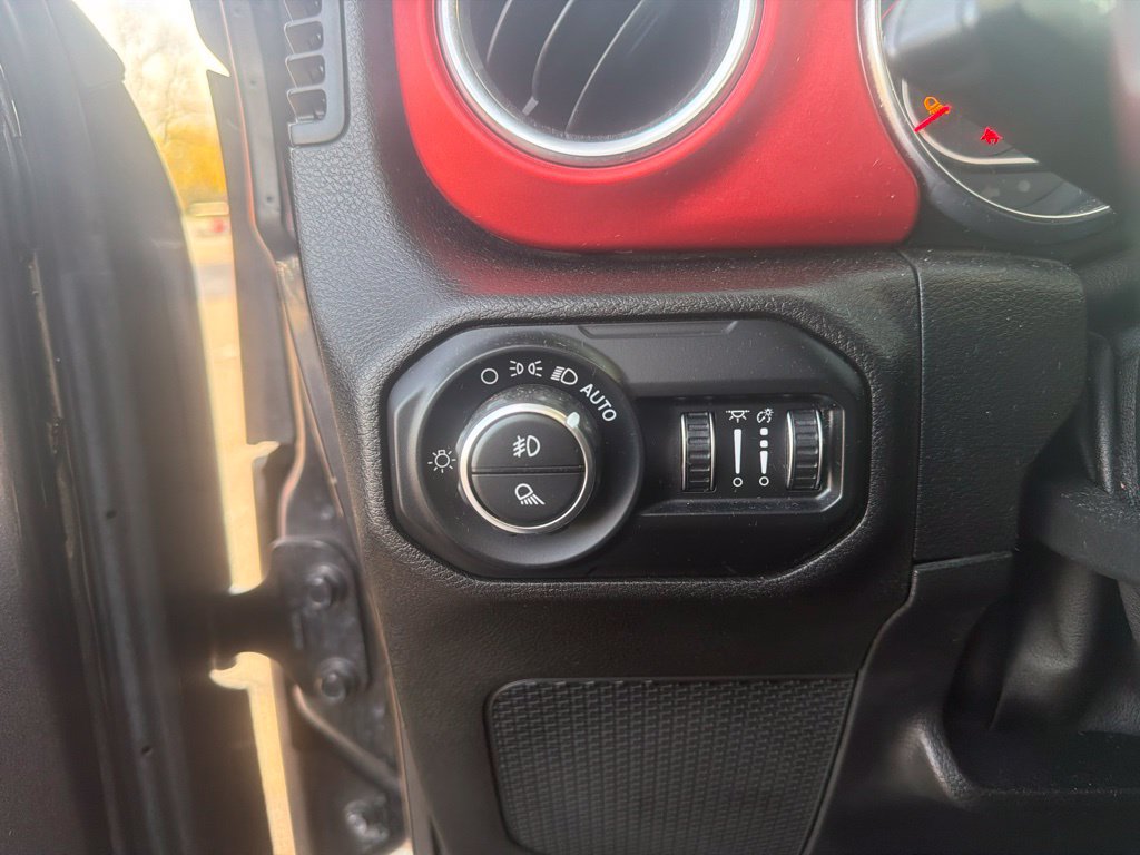Used 2020 Jeep Gladiator Rubicon AWD/4WD image 12