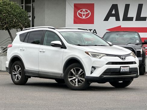 Used 2016 Toyota RAV4 XLE image 8