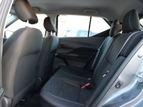 Used 2021 Nissan Kicks S image 10