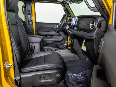 New 2026 Jeep Wrangler Unlimited Sahara AWD/4WD image 40