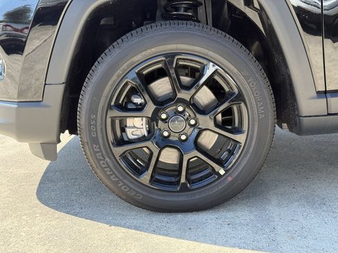 New 2026 Jeep Compass Latitude image 9