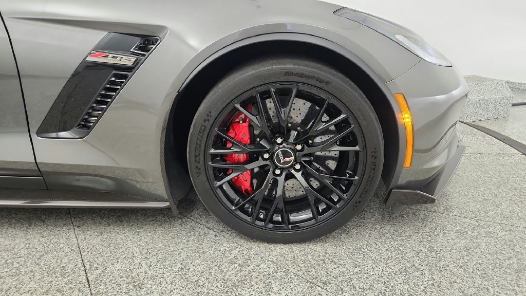 Used 2015 Chevrolet Corvette Z06 w/ 3LZ Preferred Equipment Group RWD image 33