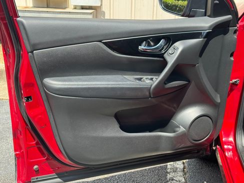 Used 2018 Nissan Rogue Sport SL w/ SL Premium Package FWD image 39