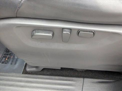 Used 2023 Nissan Armada SL w/ Captain's Chairs Package image 18