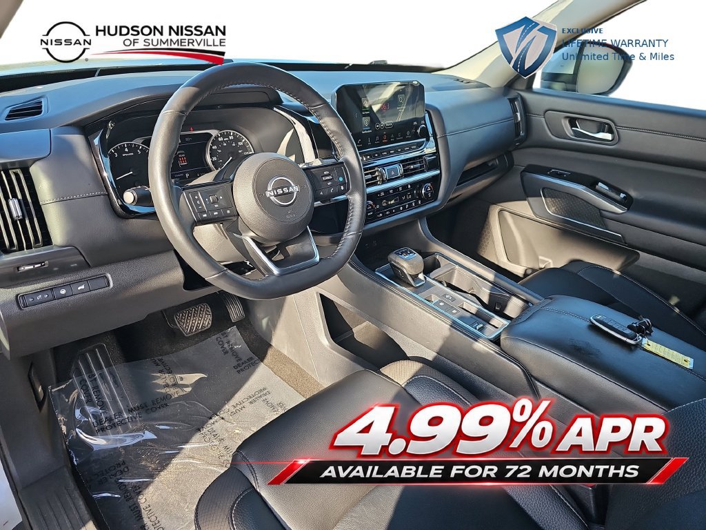 Used 2025 Nissan Pathfinder SL FWD image 17