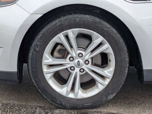 Used 2017 Ford Taurus SE FWD image 13