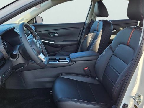 Used 2025 Nissan Sentra SR w/ SR Premium Package FWD image 10