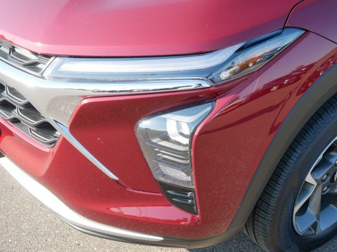 Used 2024 Chevrolet Trax LT w/ Driver Confidence Package image 15