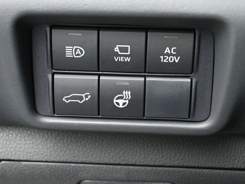 Used 2025 Toyota Highlander Platinum AWD/4WD image 18