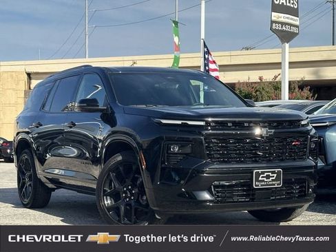 Used 2026 Chevrolet Traverse RS w/ LPO, Floor Liner Package AWD/4WD image 2
