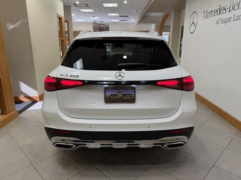 Certified 2025 Mercedes-Benz GLC 300 image 4