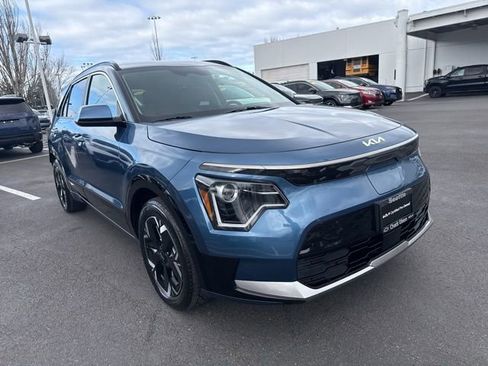 Used 2023 Kia Niro Wind w/ Wind Preserve Package image 3