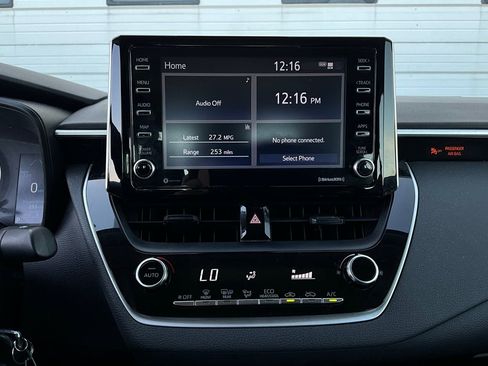 Used 2021 Toyota Corolla LE image 22