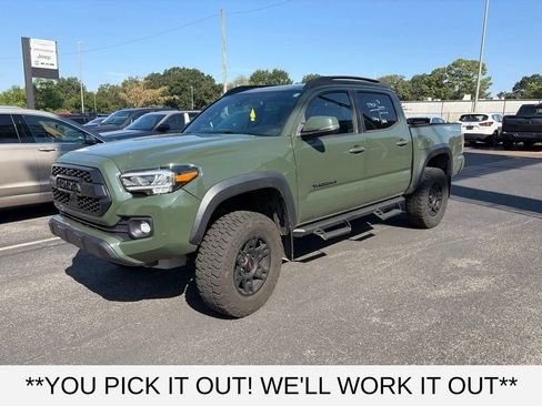 Used 2021 Toyota Tacoma TRD Off-Road w/ TRD Premium Off Road Package AWD/4WD image 3