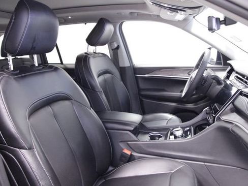 Used 2023 Jeep Grand Cherokee 30th Anniversary image 12