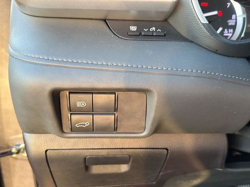 Used 2022 Toyota Highlander XLE FWD image 20