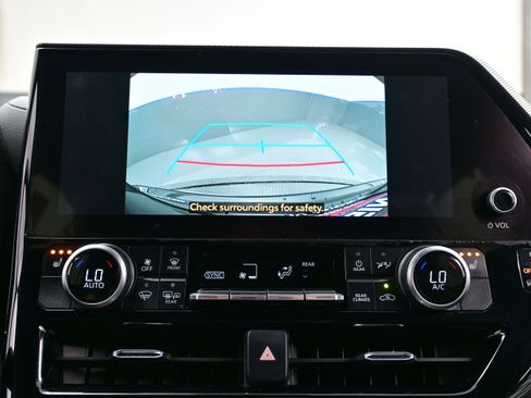 Used 2023 Toyota Highlander XSE FWD image 19