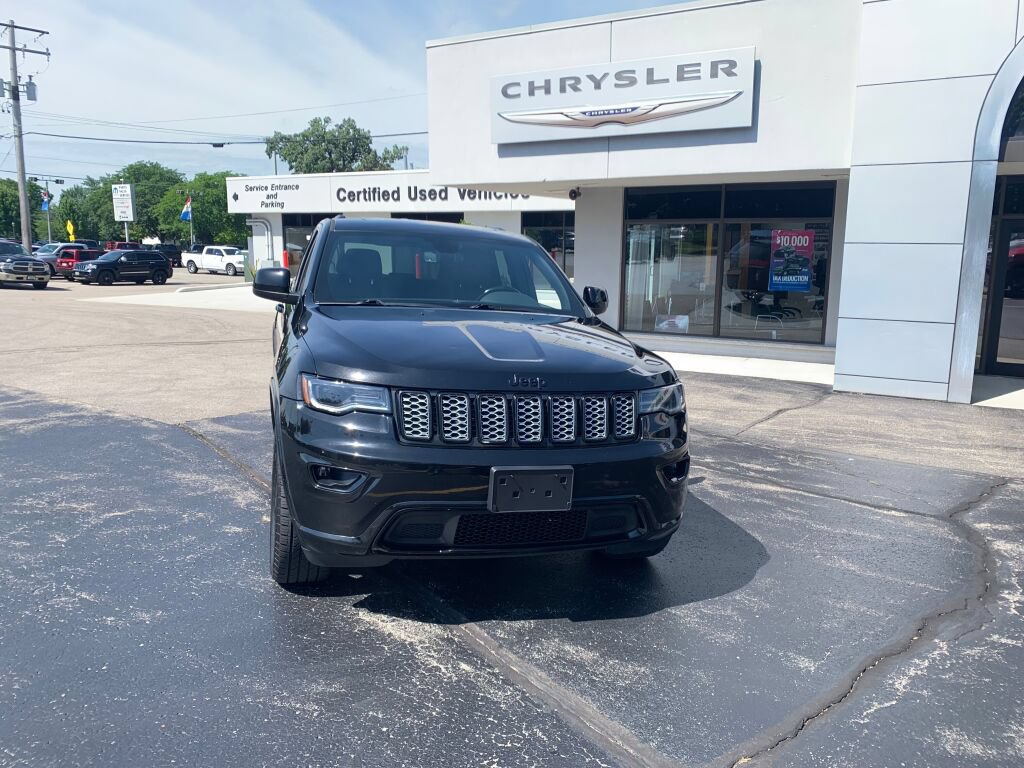 Used 2020 Jeep Grand Cherokee Altitude AWD/4WD image 2