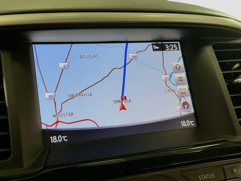 Used 2018 Nissan Pathfinder SV AWD/4WD image 15