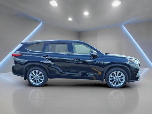 Used 2023 Toyota Highlander Limited AWD/4WD image 25