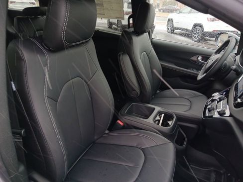 New 2026 Chrysler Voyager LX FWD image 18