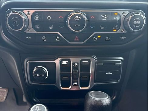 Used 2022 Jeep Wrangler Unlimited Sport AWD/4WD image 33