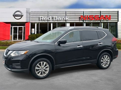 Used 2018 Nissan Rogue SV image 4