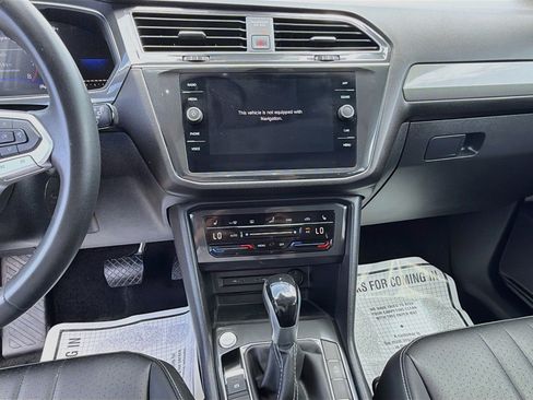 Used 2023 Volkswagen Tiguan SE w/ Panoramic Sunroof Package FWD image 28