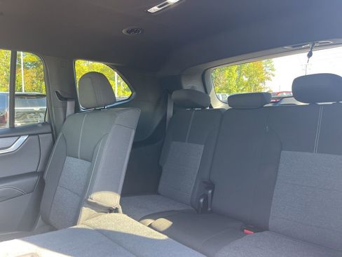 Used 2025 GMC Acadia Elevation image 12