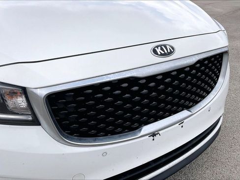 Used 2017 Kia Sedona LX w/ LX Essentials Premium Package FWD image 34