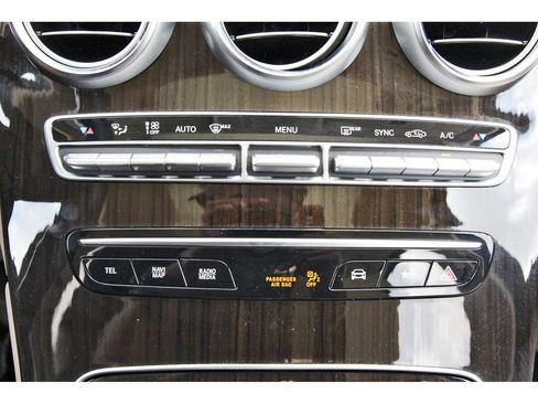 Used 2021 Mercedes-Benz GLC 300 image 29