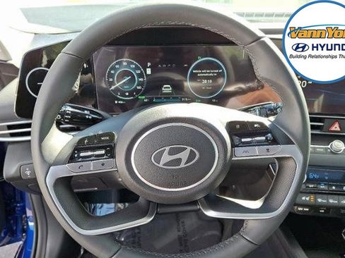 New 2025 Hyundai Elantra Limited image 11