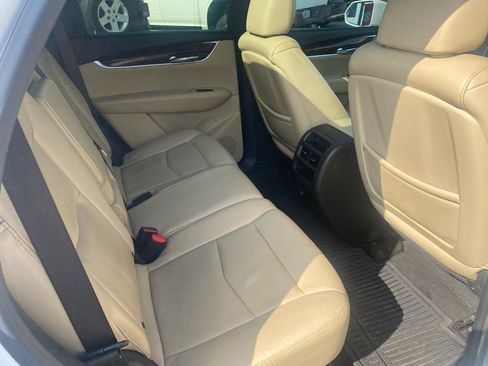 Used 2017 Cadillac XT5 Luxury FWD image 9