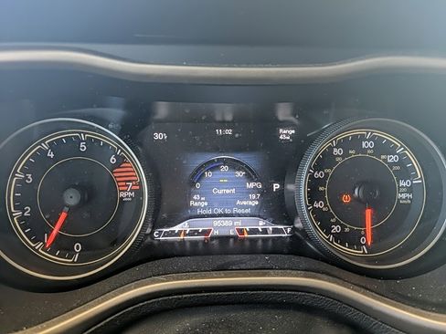 Used 2016 Jeep Cherokee Limited image 24