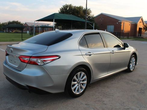 Used 2019 Toyota Camry LE FWD image 8