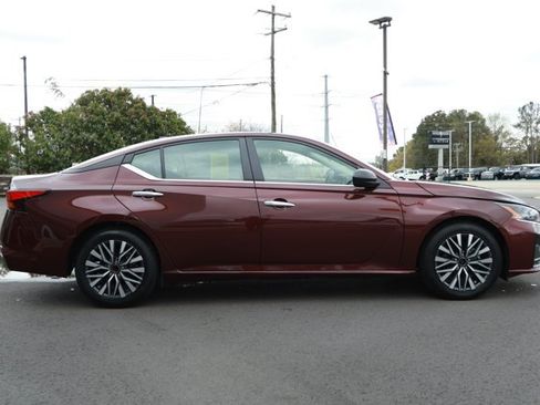 Used 2024 Nissan Altima 2.5 SV image 4