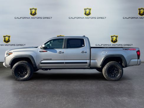 Used 2018 Toyota Tacoma TRD Off-Road w/ Technology Package image 2