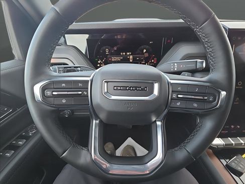 Used 2025 GMC Yukon Denali image 28