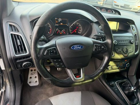 Used 2018 Ford Focus ST FWD image 35