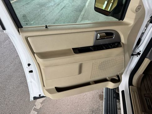 Used 2017 Ford Expedition EL Limited w/ Equipment Group 301A RWD image 9