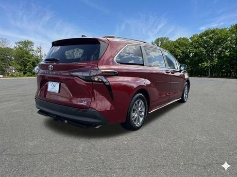 Used 2023 Toyota Sienna LE AWD/4WD image 8