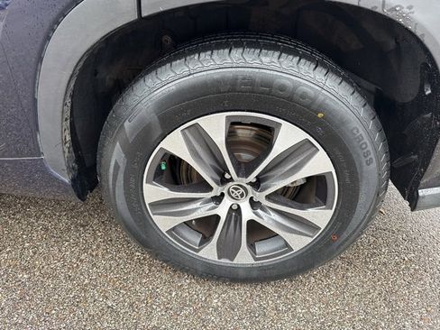 Used 2020 Toyota Highlander XLE image 35