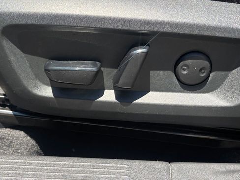 Used 2025 Nissan Rogue SV FWD image 22