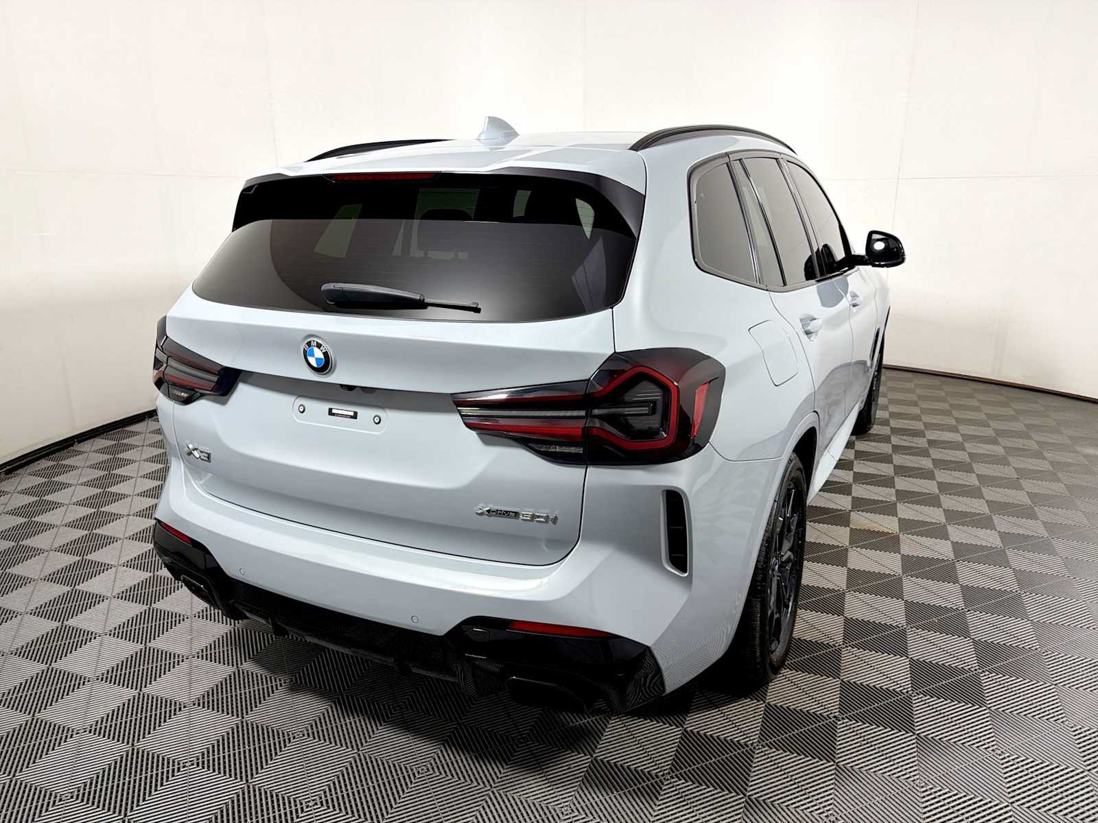 Used 2023 BMW X3 xDrive30i w/ M Sport Package AWD/4WD image 6