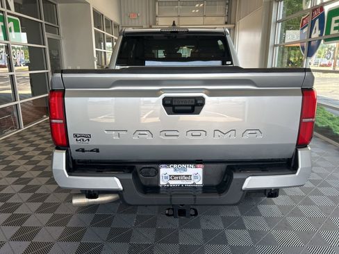 Used 2024 Toyota Tacoma TRD Off-Road image 5